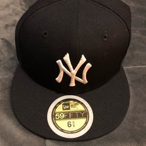New York Yankees hat (toddler/youth)